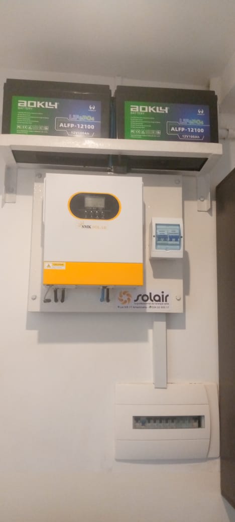 Onduleur SMK Solar et batteries LiFePO4 Aokly de la solution anti-délestage à Isoraka